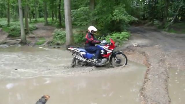 Honda XRV750 Africa Twin in water смотреть онлайн