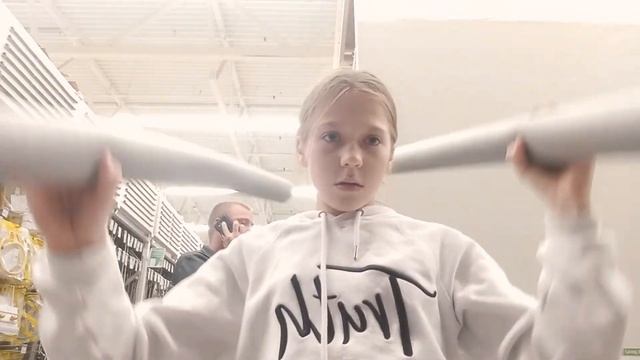 Поднимаю самые тяжёлые гантели.Человек-легенда смотреть онлайн