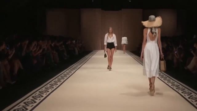 ELISABETTA FRANCHI 2023 ДЛЯ ЭФФЕКТНЫХ И РОМАНТИЧНЫХ ЖЕНЩИН смотреть онлайн