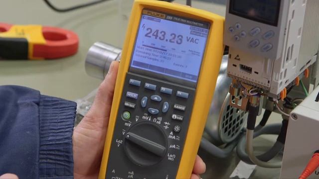 Zjistěte, který digitální multimetr Fluke je pro vás nejlepší při práci v průmyslovém prostředí смотреть онлайн