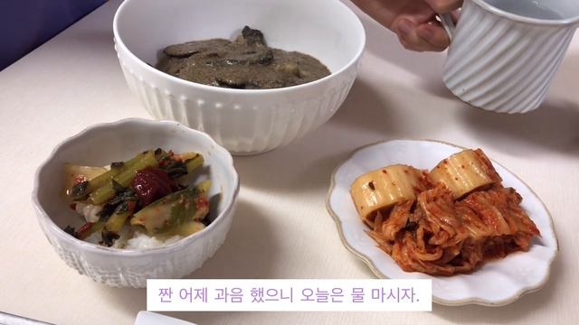SUB.VLOG|요리하고 먹는 집밥 요리 브이로그.공갈빵.들깨수제비.바지락 된장찌개.명란 계란말이 만들어 먹는 맛있는 신혼밥상