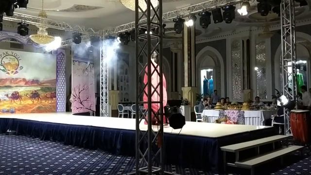 ресторан ipak yoli в Бухаре смотреть онлайн