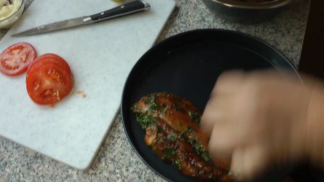 Запечённая куриная грудка с сыром смотреть онлайн