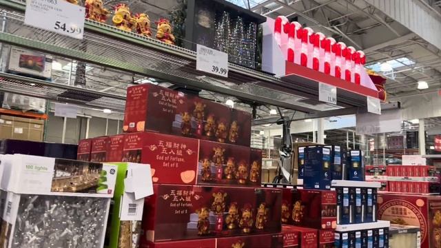 Покупки вкусняшек к празднику.