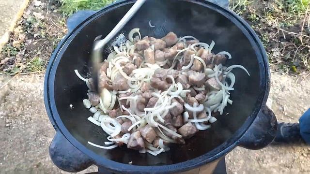 Оджахури в казане на костре. смотреть онлайн