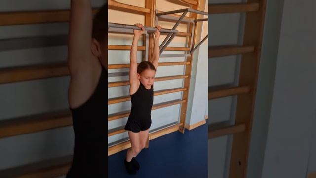 Комплекс подтягиваний на перекладине. Девочки. Возраст 8 лет. смотреть онлайн