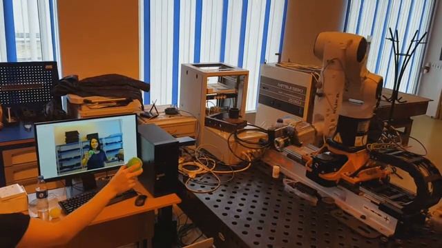 Промышленный робот + машинное зрение | Industrial robot & machine vision смотреть онлайн