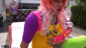 МАКС и КАТЯ лeчат НЯНЮ Новые Видео Мисс Кэти Мистер Макс Full HD