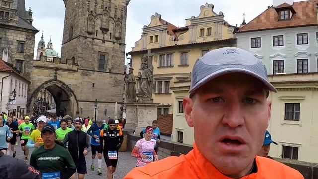 Prague Marathon 2019 running over the Charles Bridge Běh přes Karlův Most смотреть онлайн