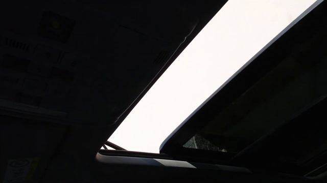 Skoda Karoq - How to use sunroof and rollerblind - Come usare il tetto apribile e la tendina смотреть онлайн