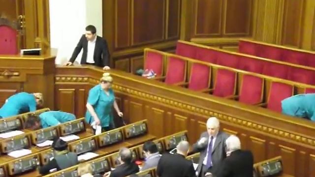 ПИЛОСОСИ В ПАРЛАМЕНТІ смотреть онлайн