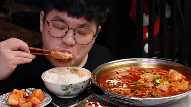ASMR Mukbang 먹방창배 불닭볶음탕면에 닭을넣으면 요리가된다 대박 레전드 먹방 Dak Bokkeum Tang Mukbang Legend Koreanfood Eatingsh