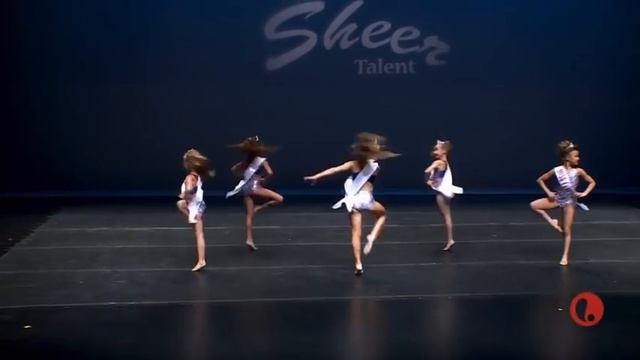 Dance Moms | The Mini's Group Dance Cali Cuties смотреть онлайн