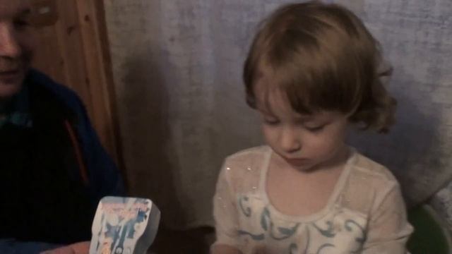 Открываем новогодние подарки и игрушки. Маша и Артур смотреть онлайн