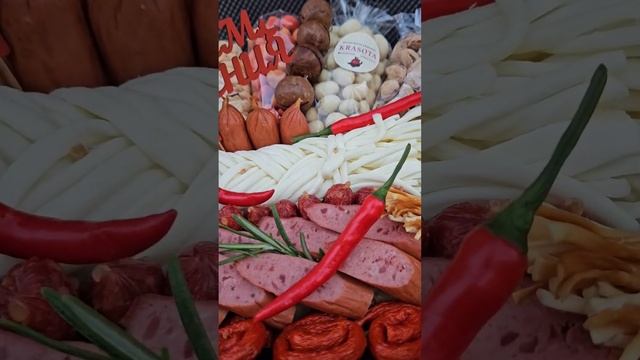 О таком можно мечтать!женский букет из колбас.А не эти розовые мармеладки съедобный букет в подаро смотреть онлайн