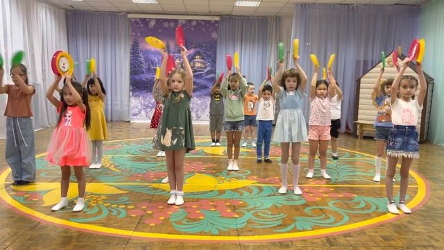 Ритмическая игра с тарелками смотреть онлайн