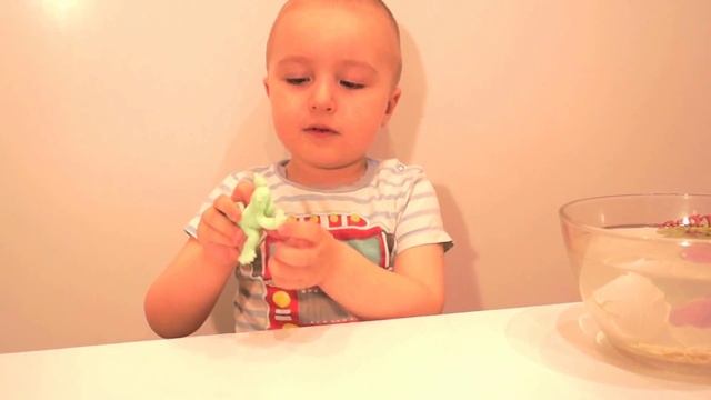 DIY:✎Как вырастить Динозавра в воде.Яйца Дино Инкубатор Часть#2. Игрушки растущие в воде. смотреть онлайн
