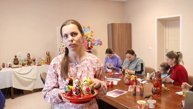В доме культуры проходят мастер классы по росписи матрешек. Организатор - Юлия Привалова. смотреть онлайн