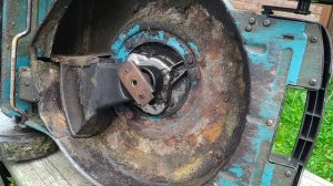 Снимаем Нож и адаптер Газонокосилки)бензиновая газонокосилка