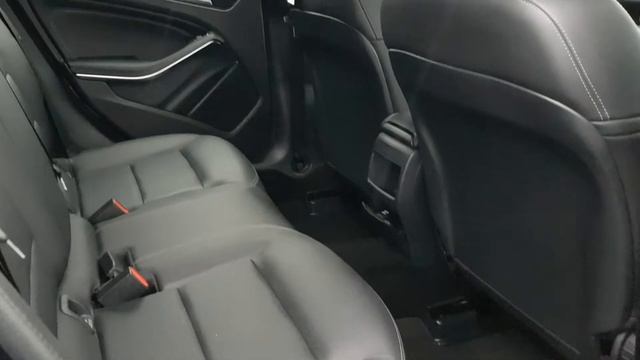 Michael Moore Mercedes-Benz A-Class 160 URBAN 5DR AUTO смотреть онлайн