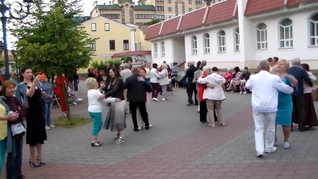 Вальс Де Франсе всех закружил! #Orchestra #music #street смотреть онлайн