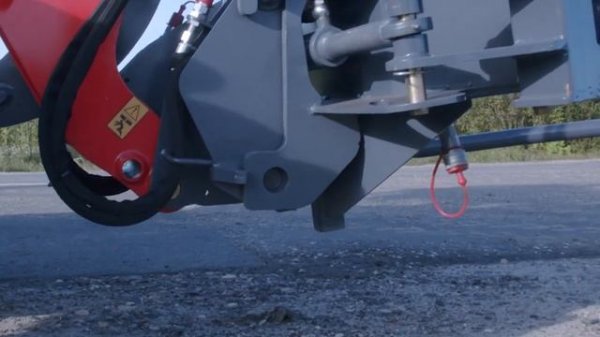 Мини-погрузчик на сочлененной раме POLAR BADGER WL 50.mp4