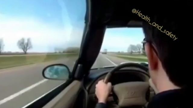 ПРИКОЛЫ НА ДОРОГАХ! ПОДБОРКА БЕЗУМНЫХ ВОДИТЕЛЕЙ! смотреть онлайн