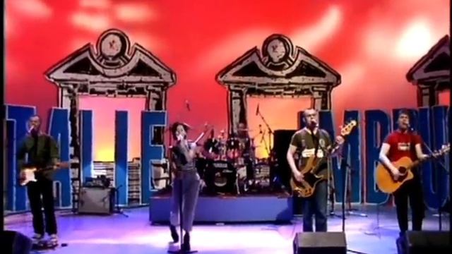 Natalie Imbruglia - Torn  (Live On Recovery 1998)