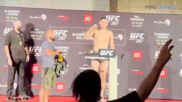 Дамир Исмагулов на взвешивания выглядит обезвоженным он показал 74,16 кг перевес 4 кг смотреть онлайн