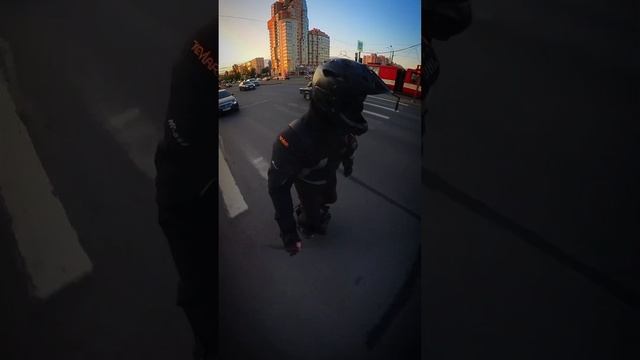 Моноколесо быстрее чем Mercedes смотреть онлайн