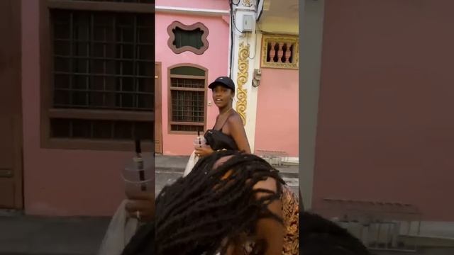 Take a picture beautiful lady’s #streetphotography смотреть онлайн