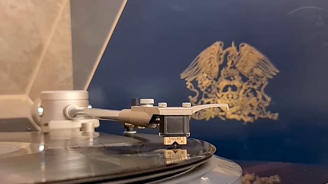 Слушаем "Queen - Kind of magic" на виниле смотреть онлайн