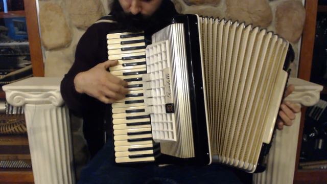 4985 - Black Gold Scandalli Piano Accordion LMM 41 120 $1199 смотреть онлайн