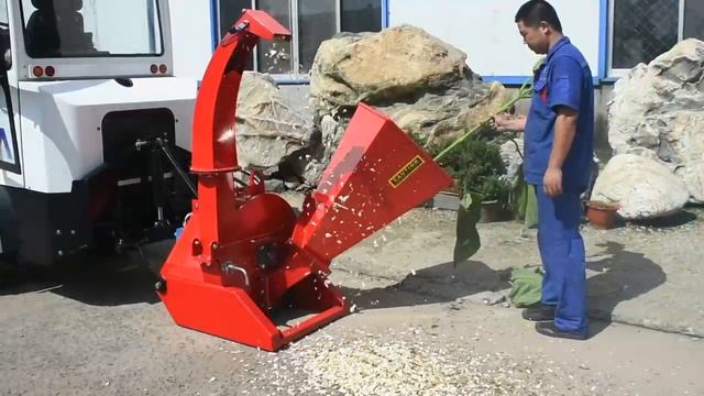 Измельчитель веток на фронтальном мини погрузчике STEEL CAMEL смотреть онлайн
