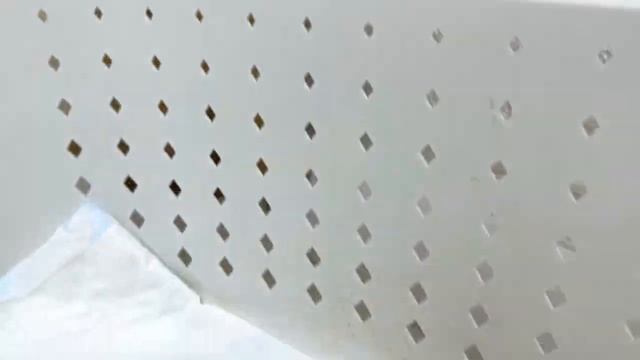 Mother cat doesn't respond to loudly meowing kittens смотреть онлайн