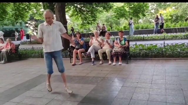 Танец на одной ноге Ах, Одесса Приморский бульвар 2021 смотреть онлайн