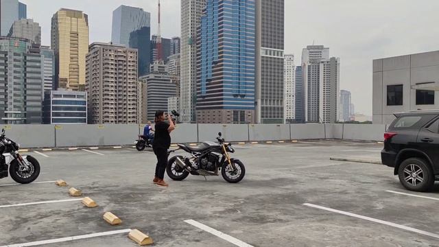 Test Driving the Voge 500AC | Jinno Rufino of Motodeal смотреть онлайн