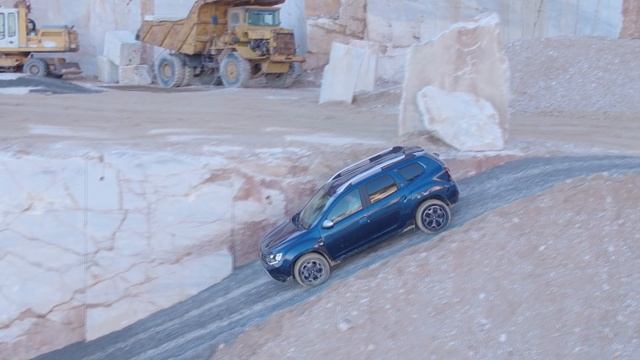 New Dacia Duster 4x4 | Oficial off road video смотреть онлайн