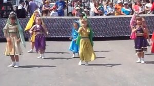 Индийский  танец дети КЛАССНО танцуют! Под песню Ziyoda Hattuba