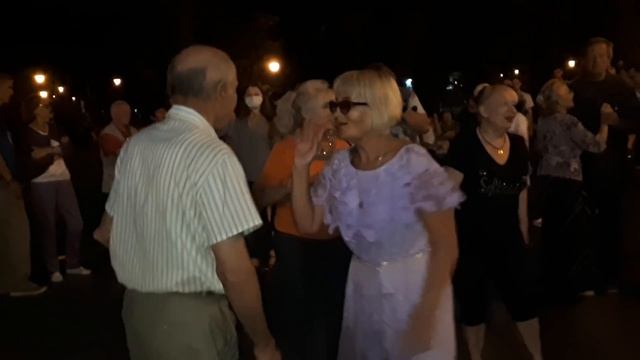 Растет,растет возле дома калина...Народные танцы.сад Шевченко,Харьков!!! смотреть онлайн
