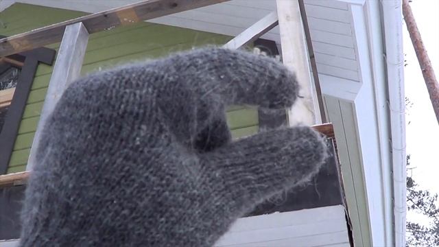 Крыльцо и балкон дома. Декоративные порожки под перилами. смотреть онлайн