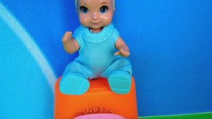 СБЕЖАЛ С ПАПОЙ НА РАБОТУ НА 24 ЧАСА😱😲🤣 Катя и Макс веселая семейка! Куклы Барби истории Даринелка