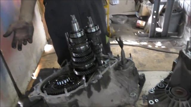 ВАЗ-1118 Калина. Ремонт лопнувшей коробки передач. смотреть онлайн