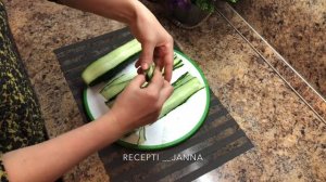 За секунду делаем розу из огурца,карвинг #нарезка овощей,нарезки на праздник