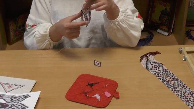 Мастер-класс в технике бисероплетение Божко В.В. изготовление аксессуаров смотреть онлайн