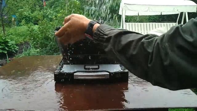 Panasonic Toughbook Cf-29 Water test! смотреть онлайн