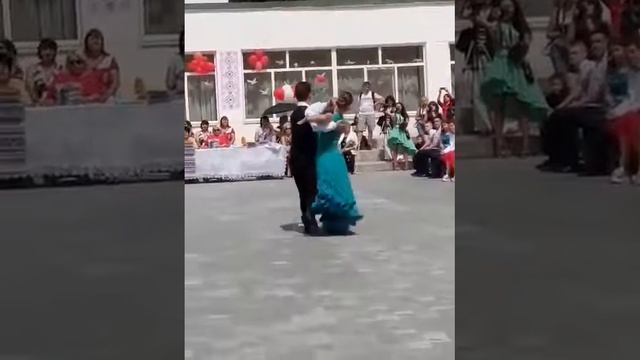 Выпускной 9-й кл.(сори за качество) смотреть онлайн