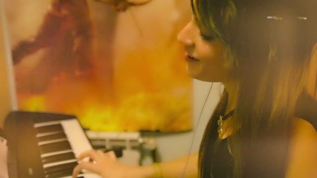 SOMEONE LIKE YOU -Piano Yamaha NP-11 Vocal Cover Núria Serrano смотреть онлайн