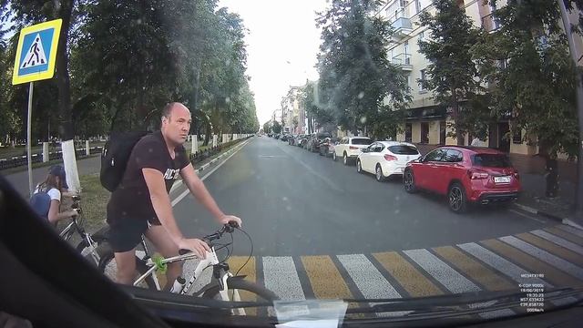 ЯЖеотец на пешеходном переходе смотреть онлайн