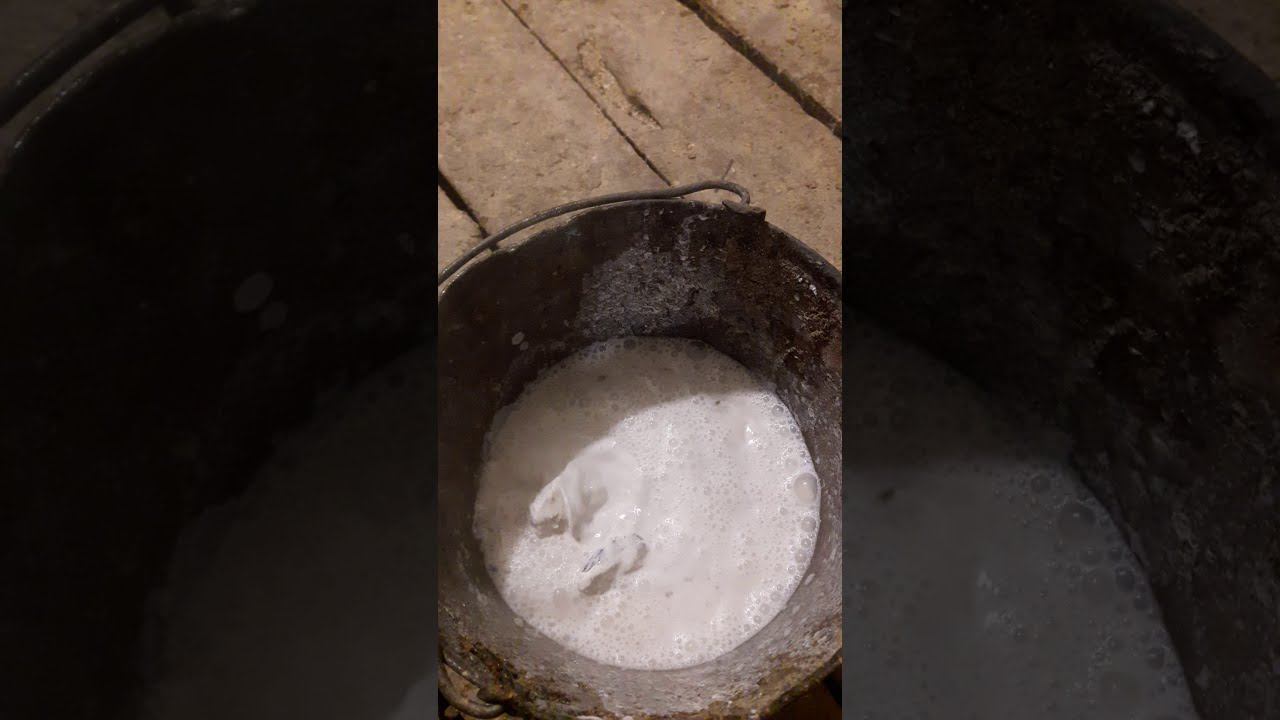 #Shorts Так кипит каменная известь. Реакция гашения смотреть онлайн